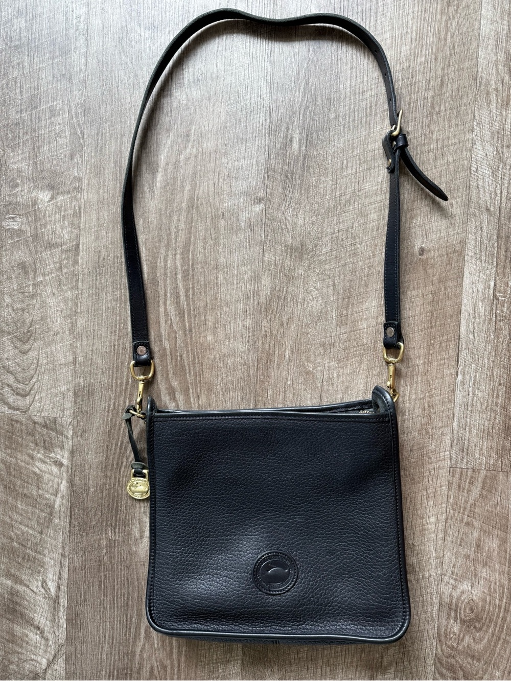 Vintage Y2K Dooney & Bourke Black Pebbled Leather Crossbody Bag Duck Fob
